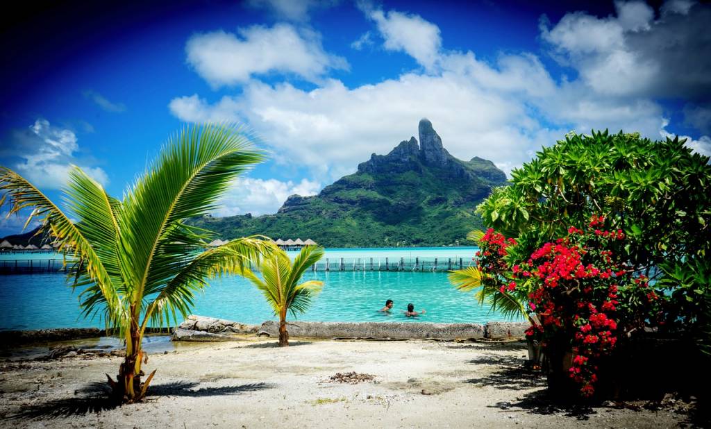 Le monoï de Tahiti traditions ancestrales des Polynésiens